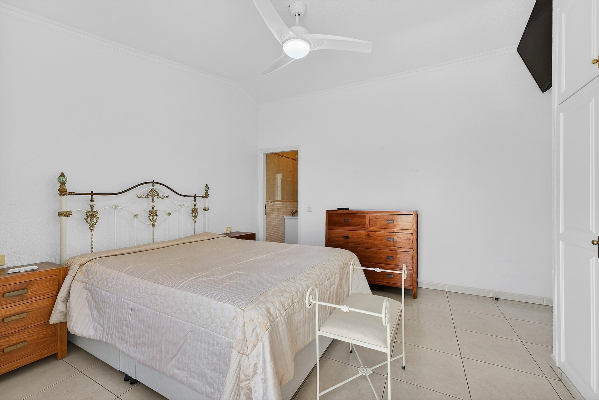 Bedroom 1 at Amarilla Ocean Retreat