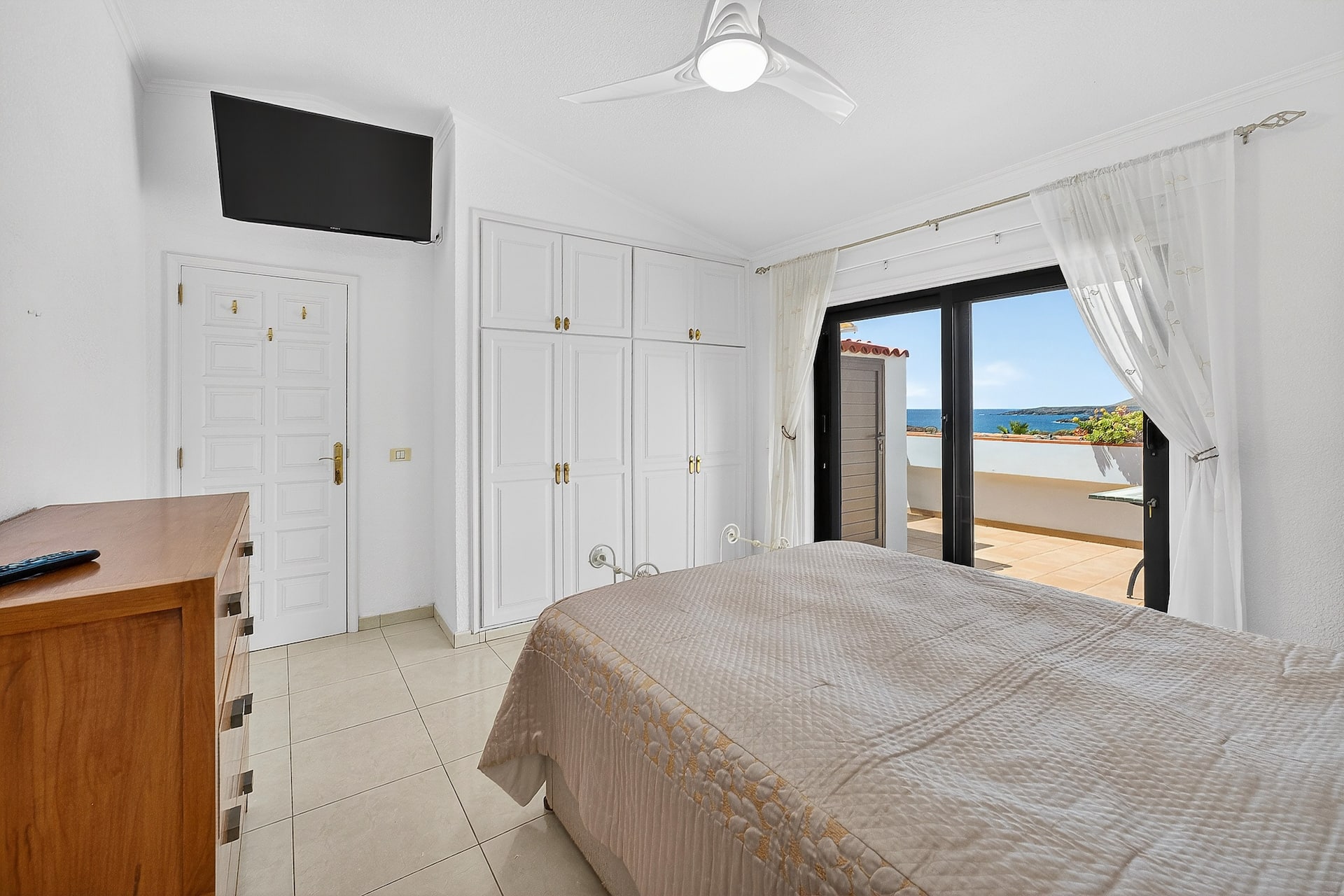 Bedroom 1 at Amarilla Ocean Retreat